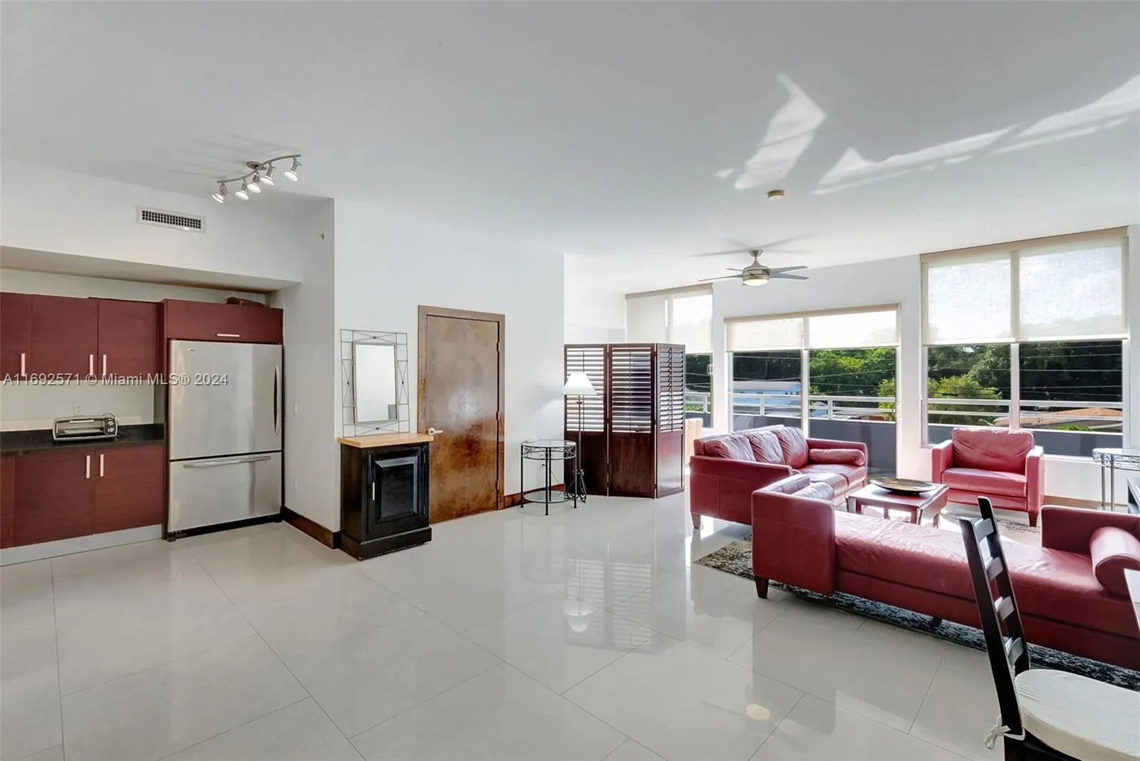 3250 Grand Ave # 308, Miami FL 33133