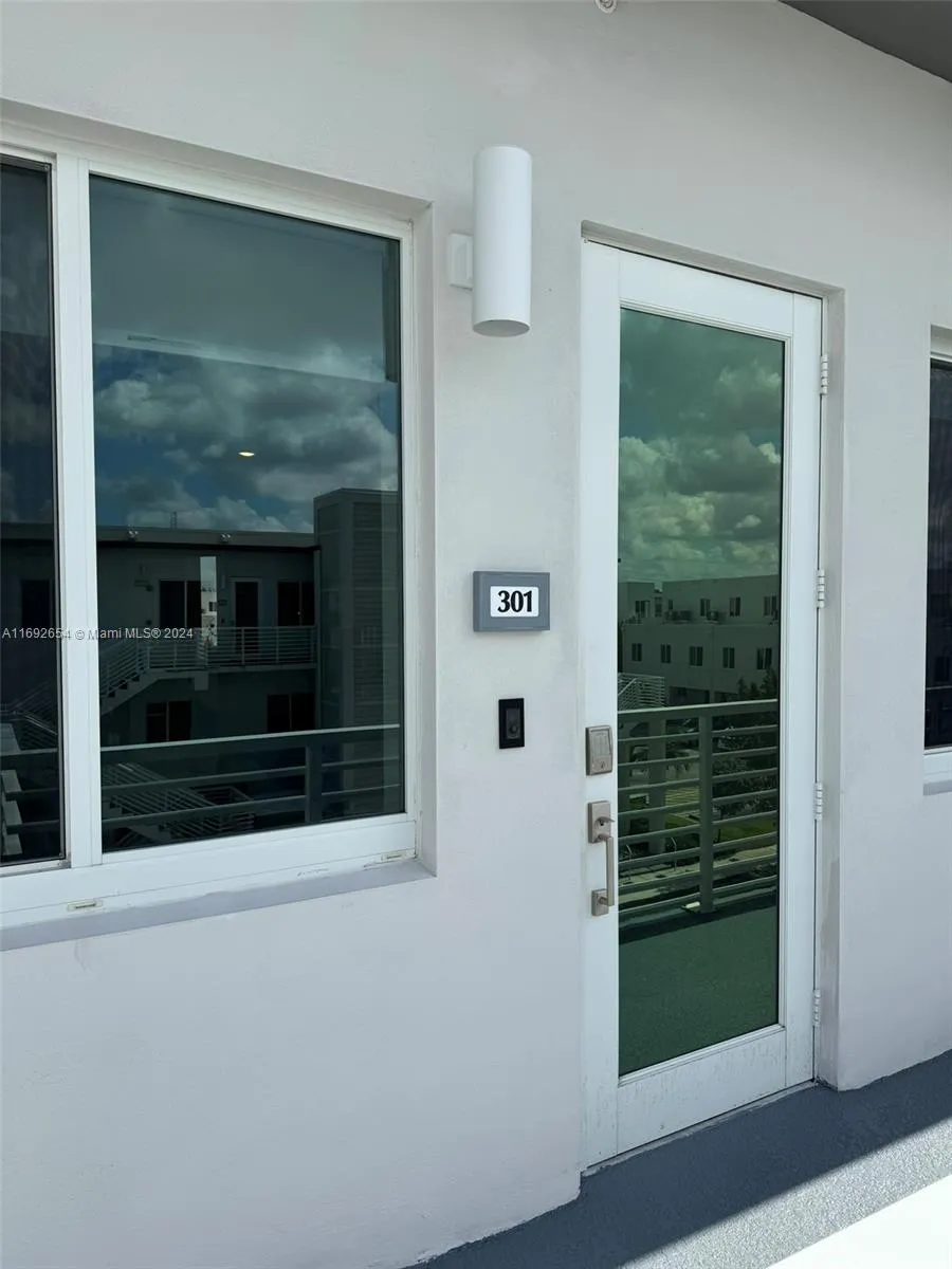 3 bedroom 2 bath for sale at 10295 NW 64th Ter # 301, Doral FL 33178