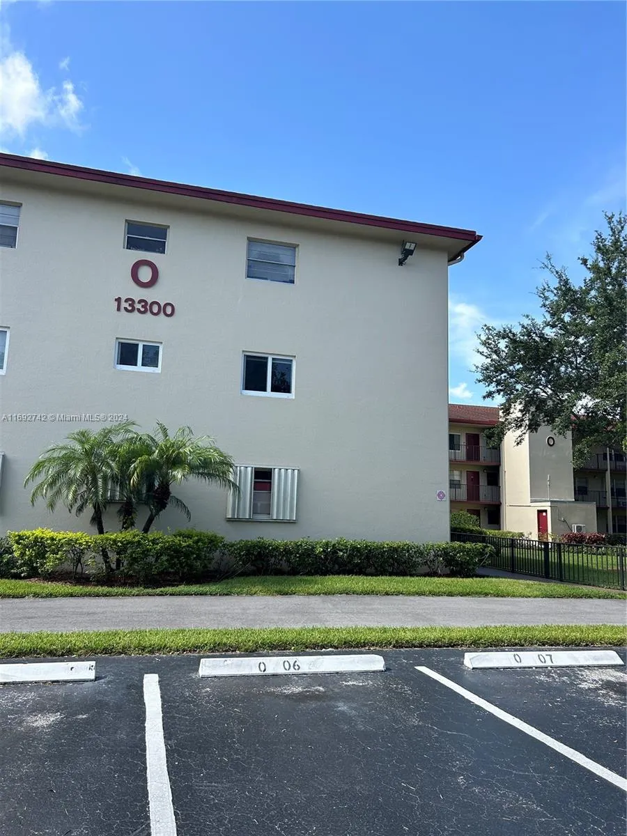 13300 SW 1st St # 105O, Pembroke Pines FL 33027