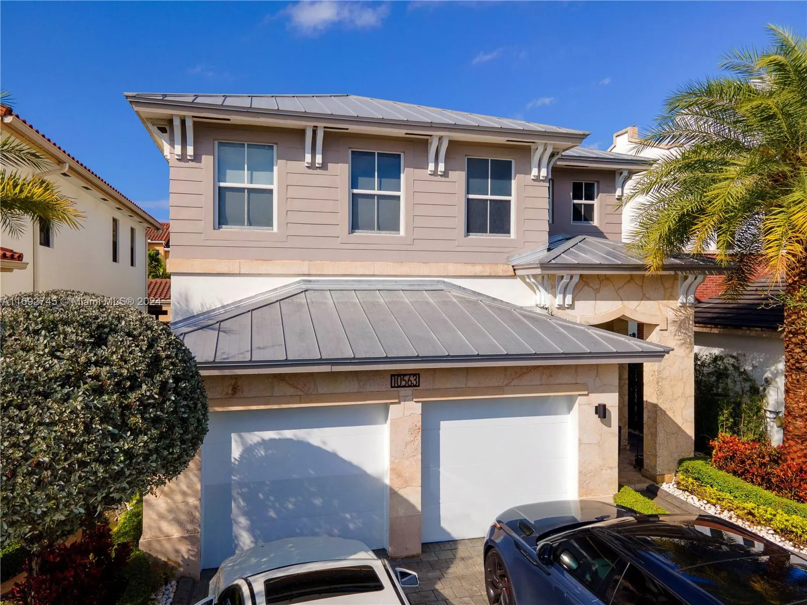 4 bedroom 4 bath for sale at 10563 NW 70th Ln, Doral FL 33178