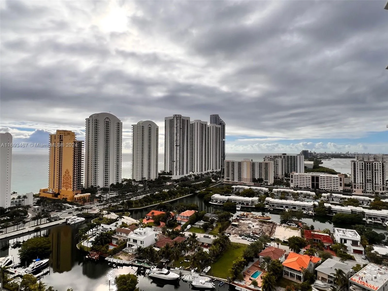 16500 Collins Ave, Sunny Isles Beach FL 33160