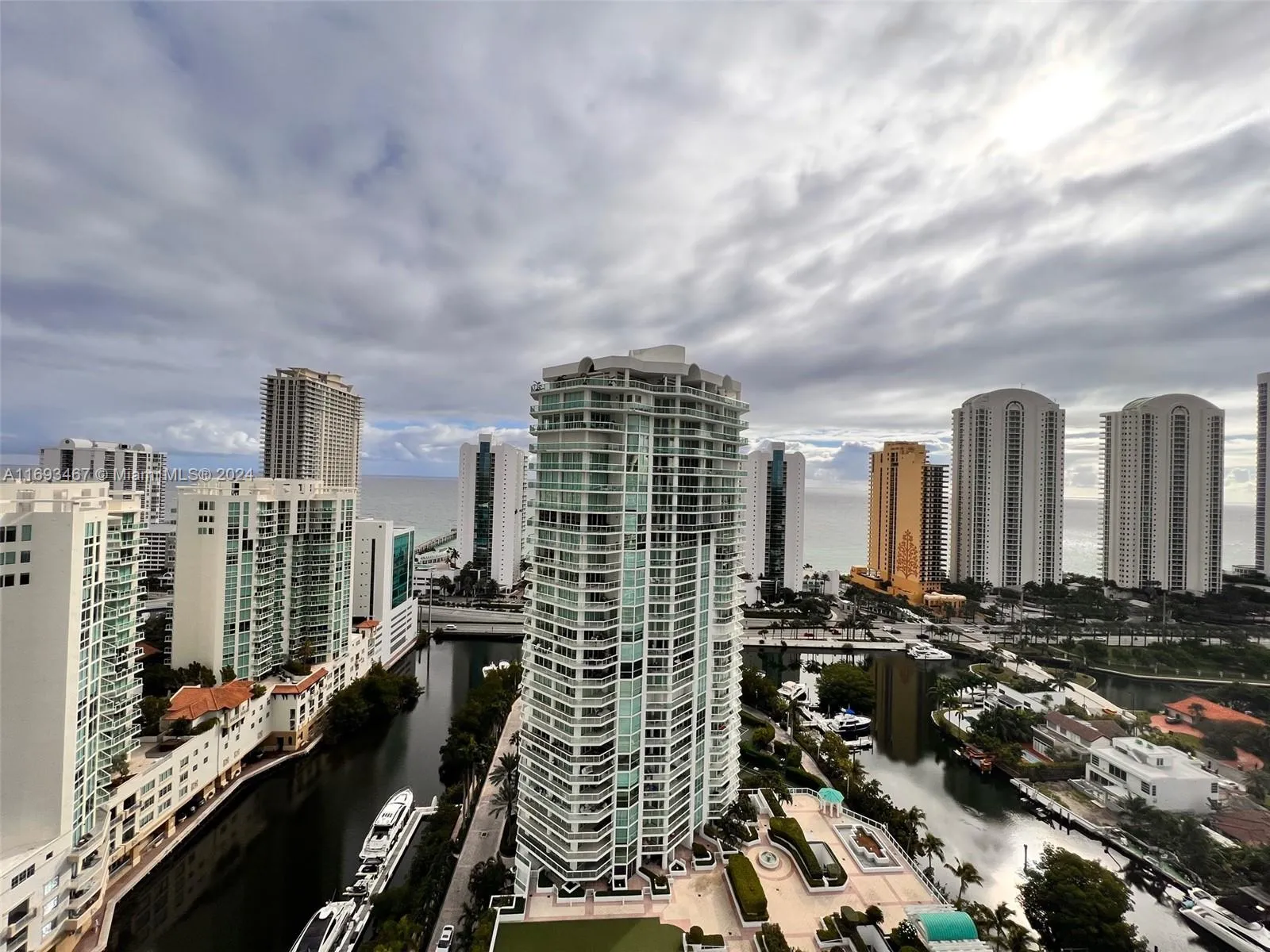 16500 Collins Ave, Sunny Isles Beach FL 33160