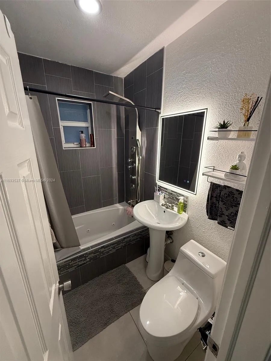 3450 NW 83rd St, Miami FL 33147