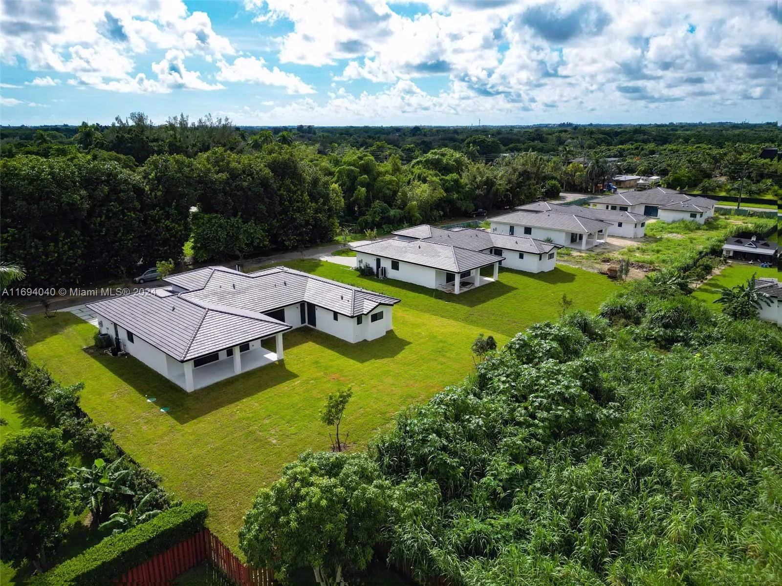 5 bedroom 4 bath for sale at 23060 SW 154 ct, Miami FL 33170