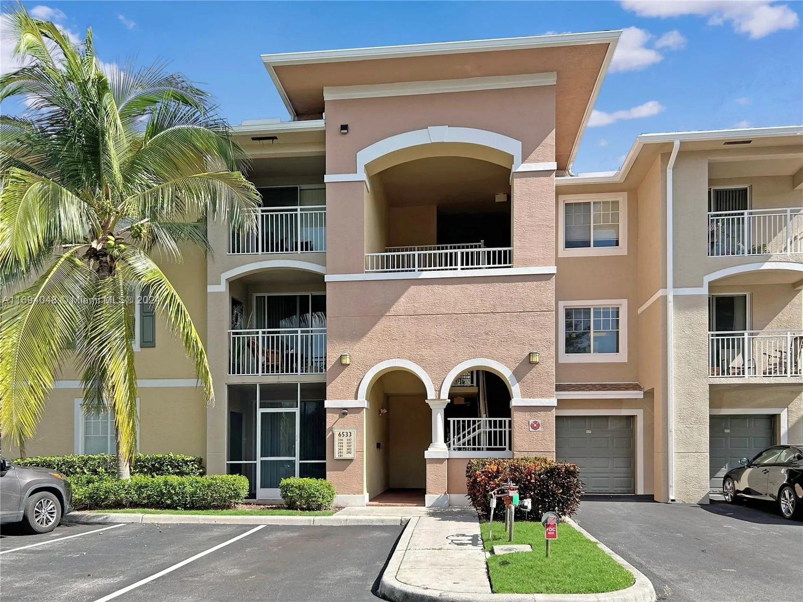 2 bedroom 2 bath for sale at 6533 Emerald Dunes Dr # 208, West Palm Beach FL 33411