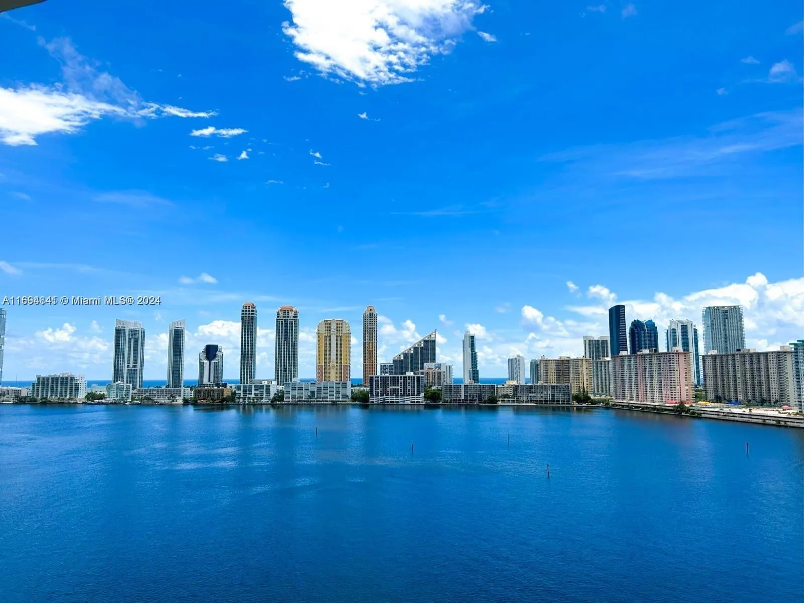 2 bedroom 2 bath for sale at 3000 Island Blvd # 1201, Aventura FL 33160