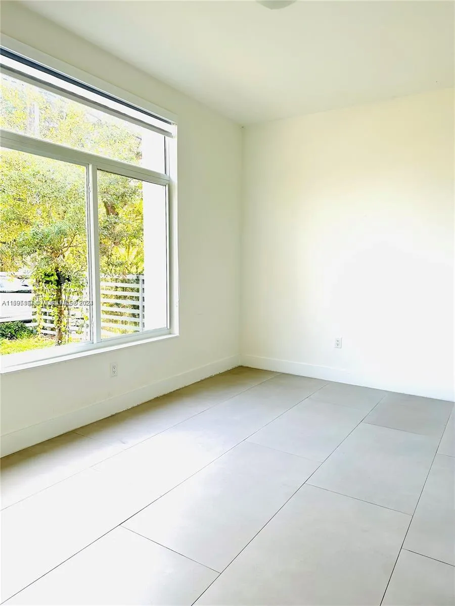 3586 Franklin Ave, Miami FL 33133