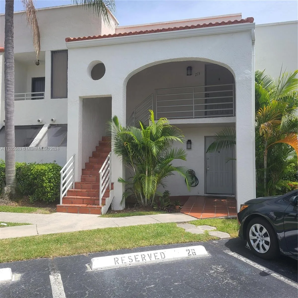 1 bedroom 2 bath for sale at 3564 Magellan Cir # 1, Aventura FL 33180