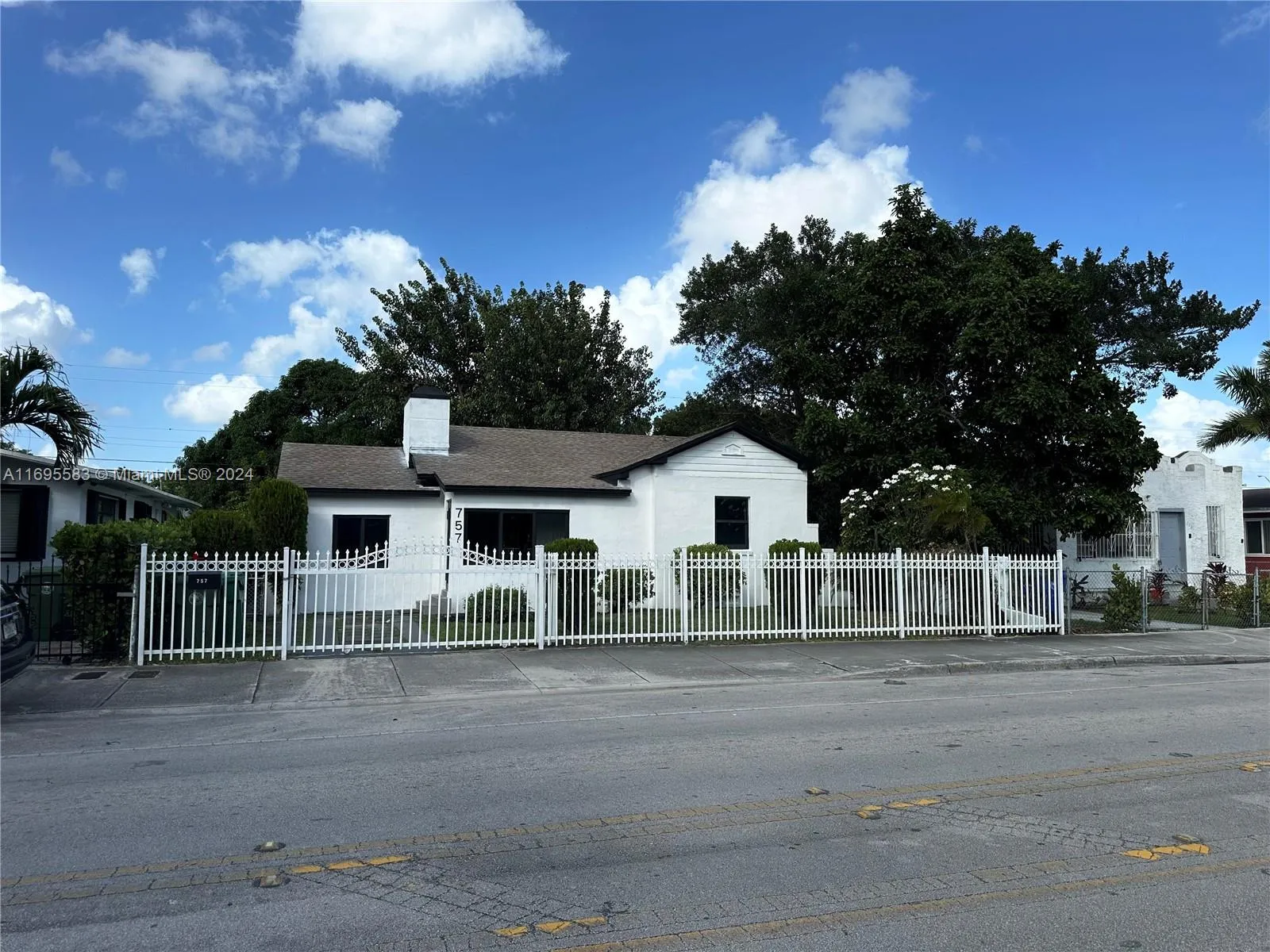 2 bedroom 1 bath for rent at 757 NW 46th St, Miami FL 33127