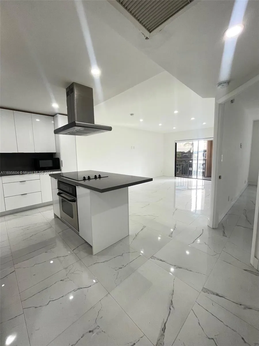 8290 Lake Drive # 427, Doral FL 33166