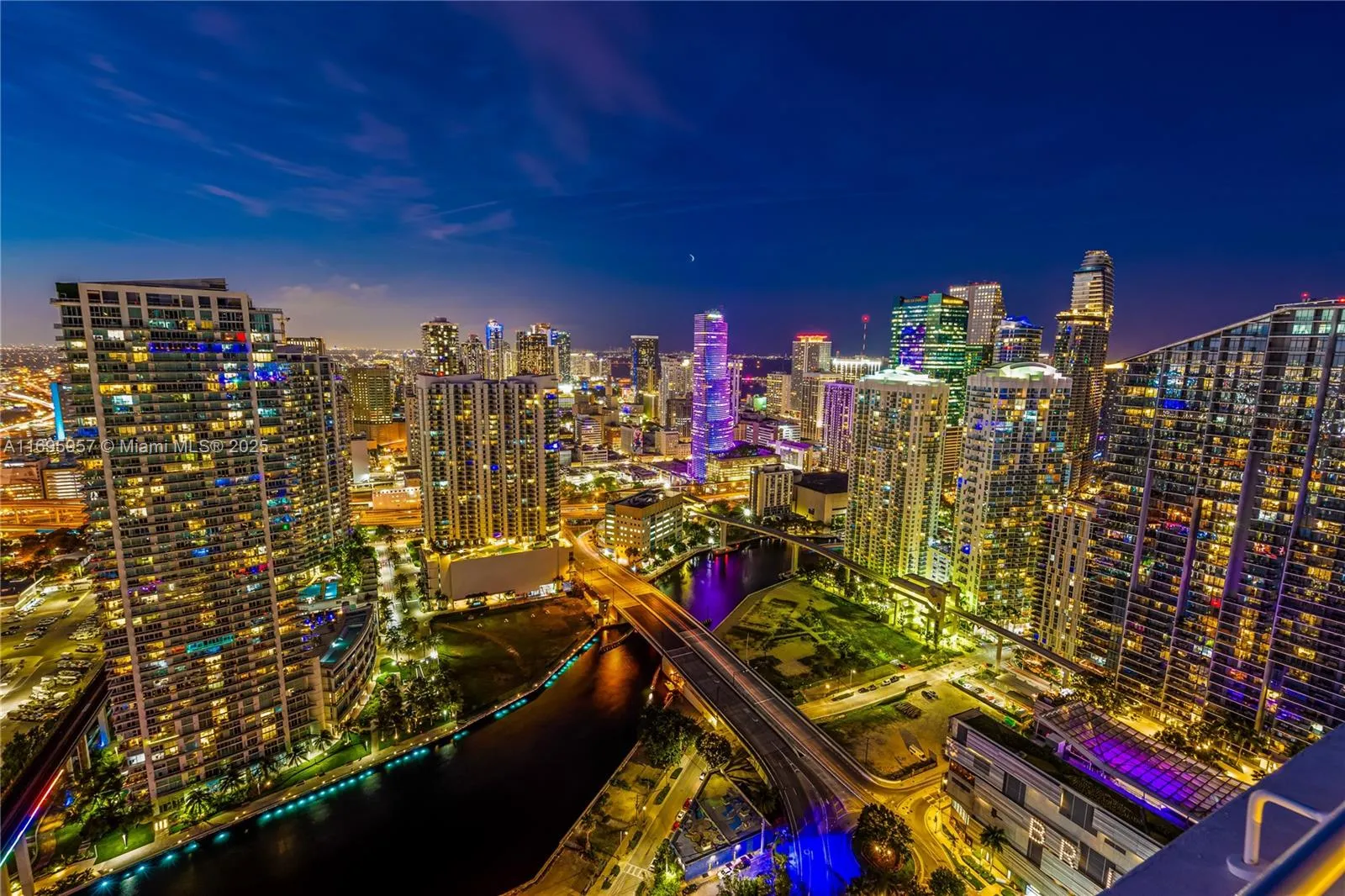 4 bedroom 4 bath for rent at 88 SW 7th St # 4203, Miami FL 33130