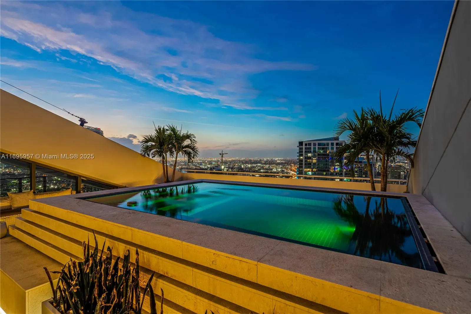 88 SW 7th St # 4203, Miami FL 33130