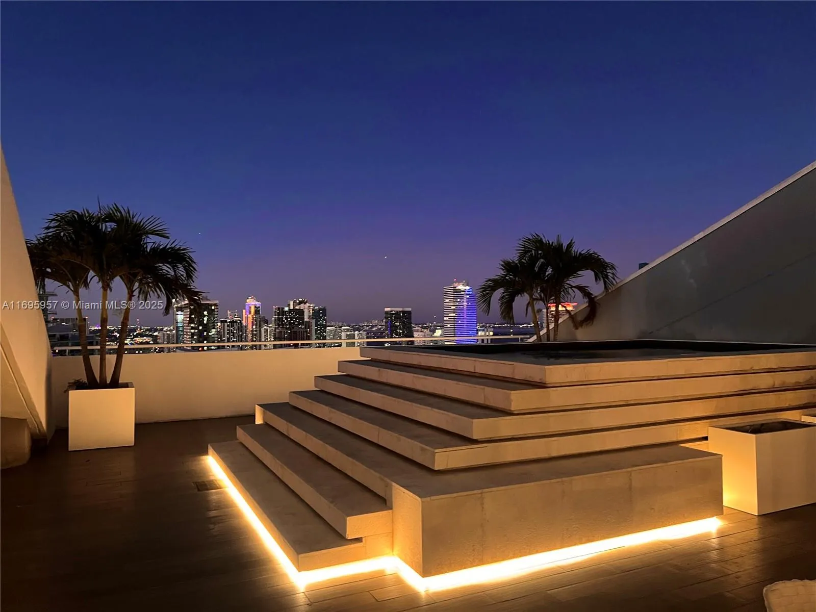 88 SW 7th St # 4203, Miami FL 33130