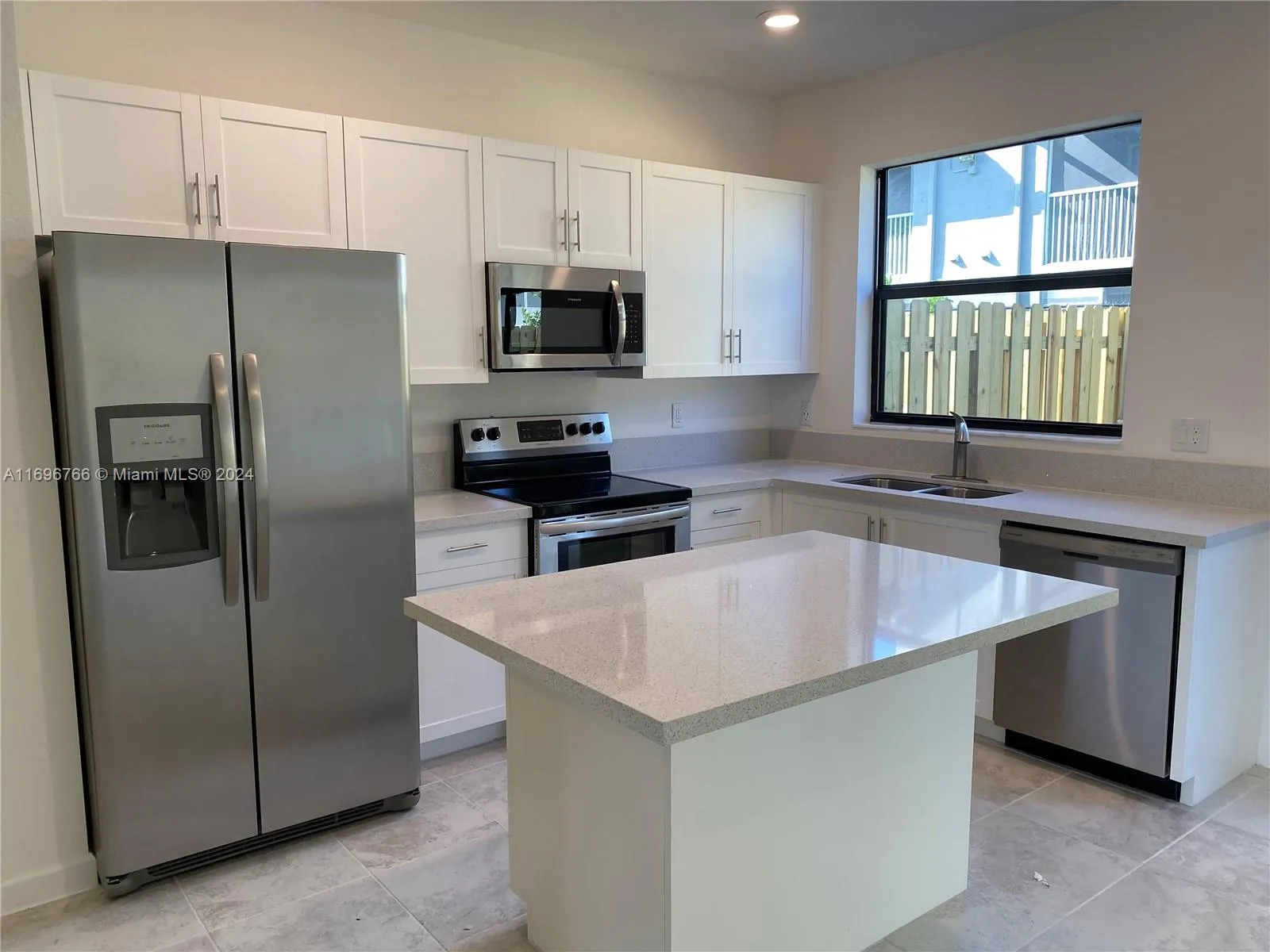 3 bedroom 3 bath for sale at 383 NE 208th Ter, Miami FL 33179