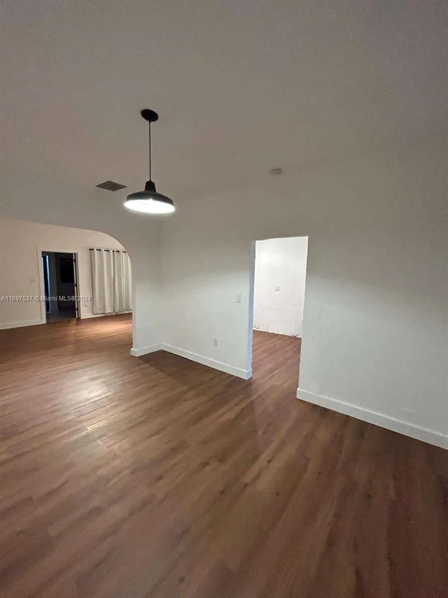 645 NW 47th St, Miami FL 33127