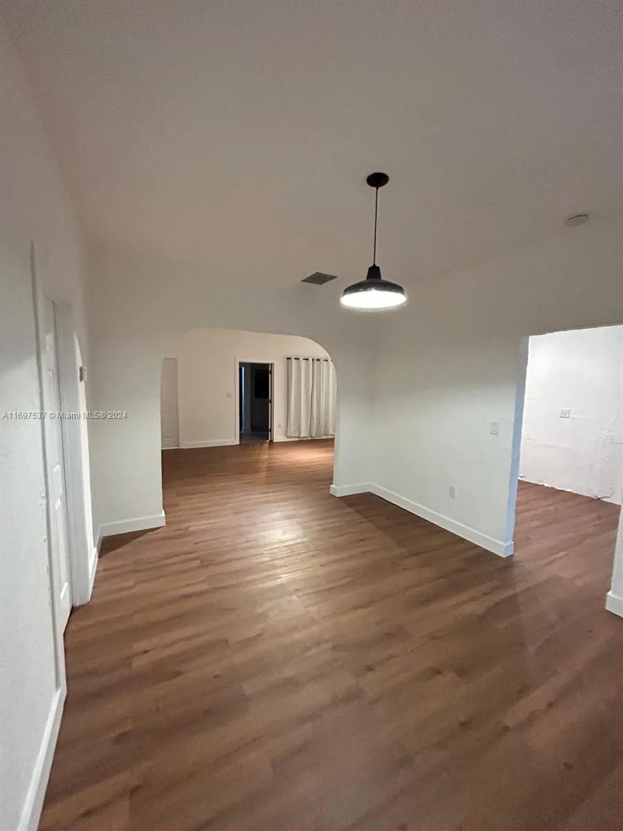 645 NW 47th St, Miami FL 33127