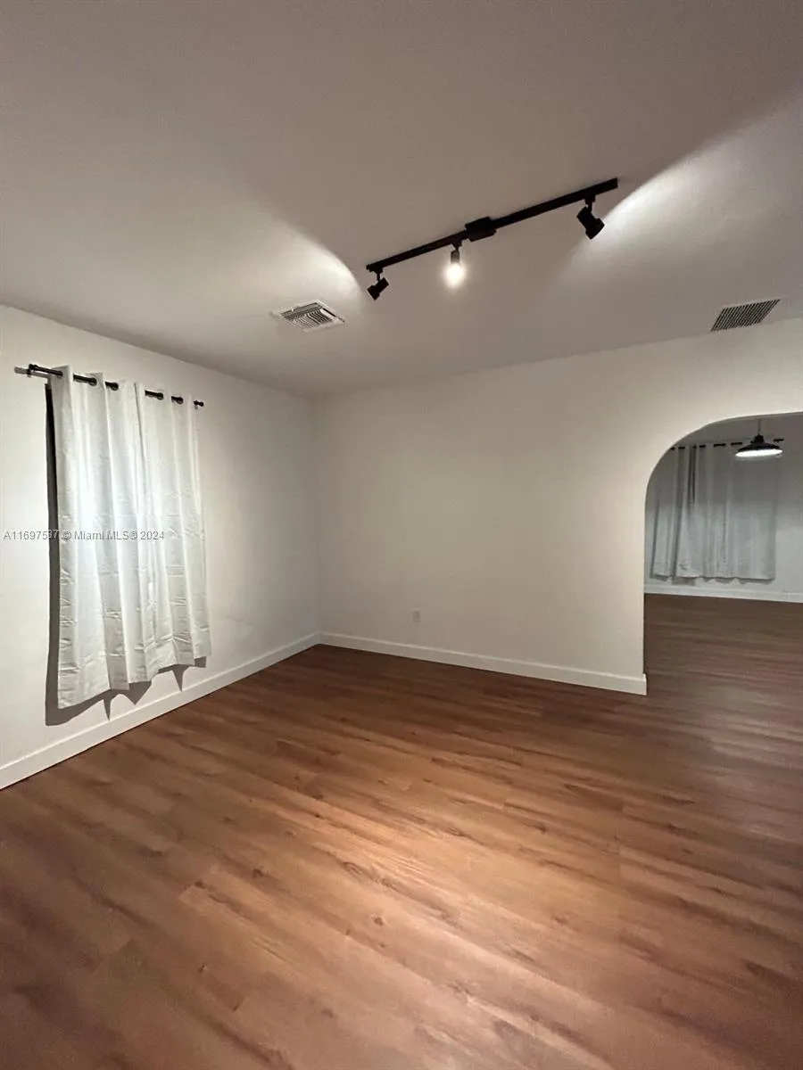 645 NW 47th St, Miami FL 33127