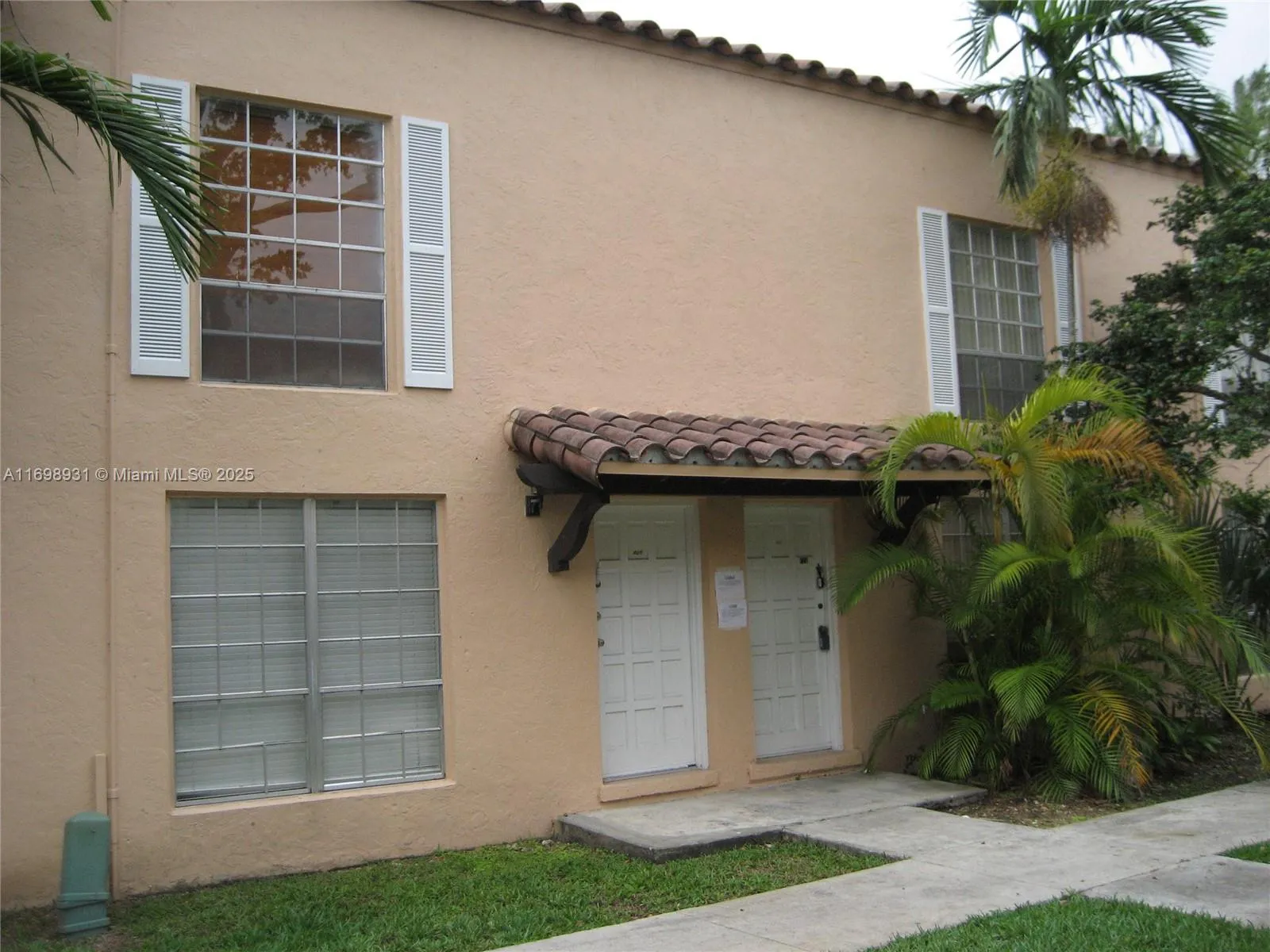 2 bedroom 1 bath for sale at 10806 N Kendall Dr # 26, Miami FL 33176