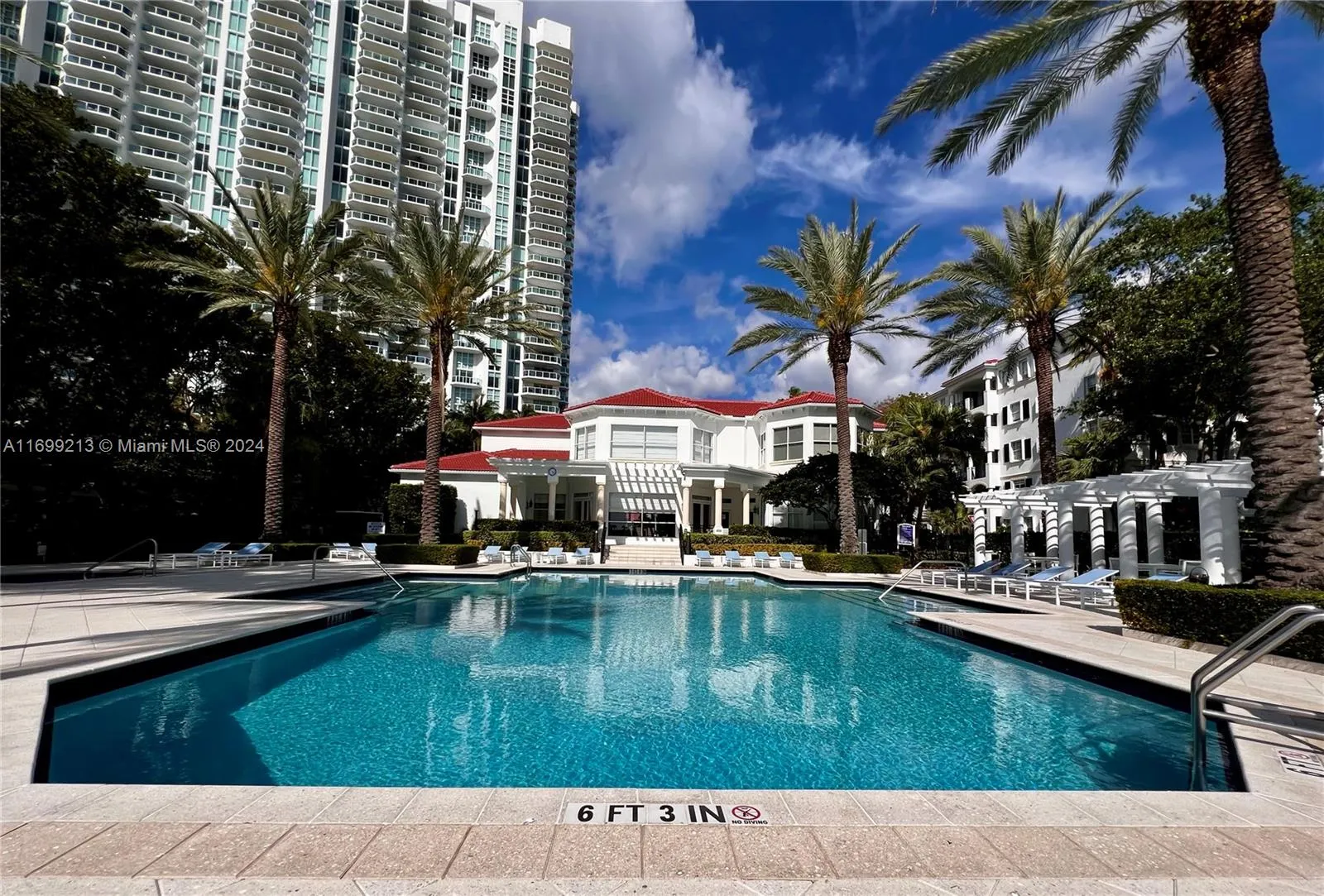 2 bedroom 2 bath for sale at 3165 NE 184th St # 6304, Aventura FL 33160