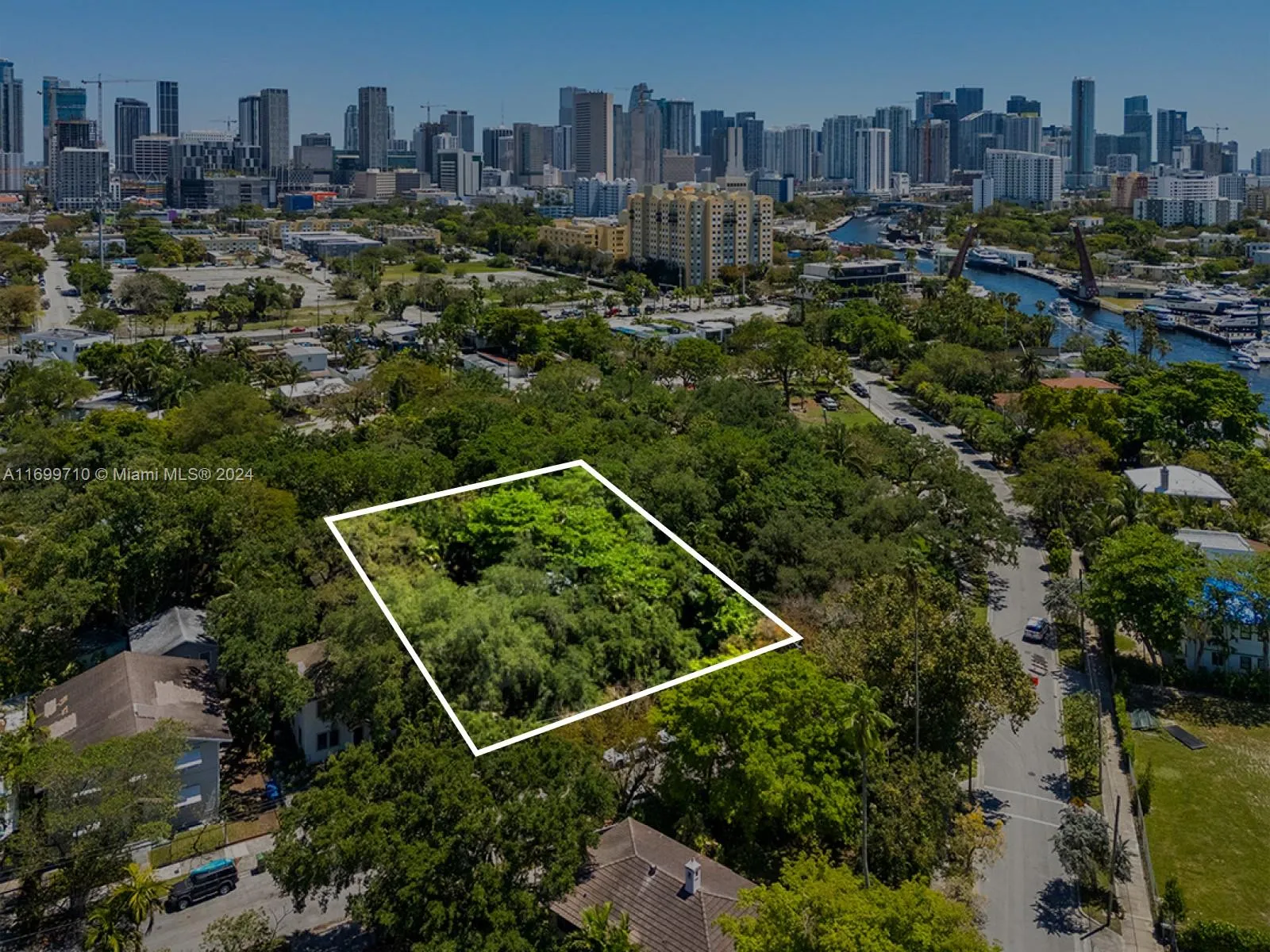 723 NW 9th Ave, Miami FL 33136