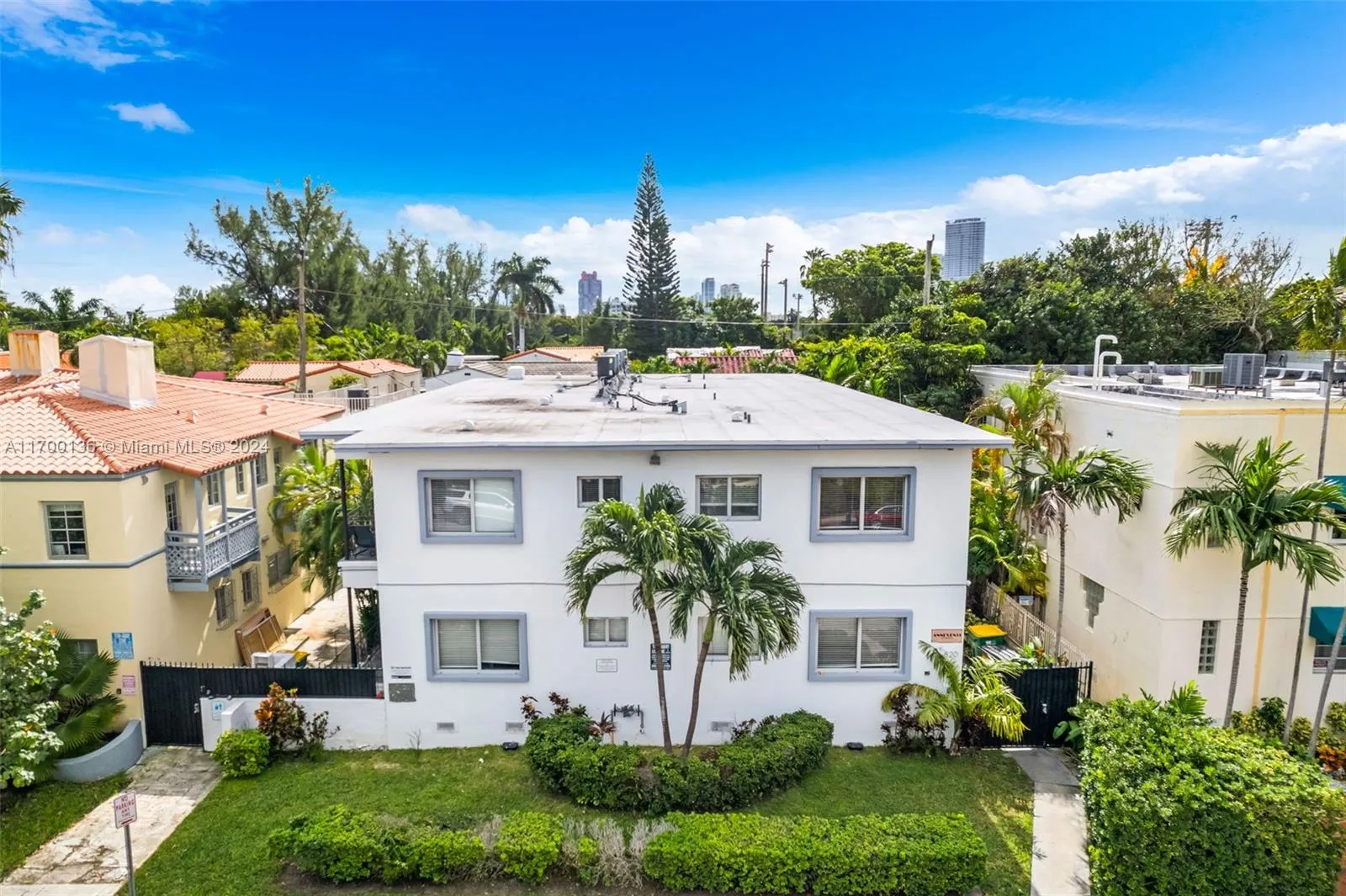 2 bedroom 2 bath for sale at 820 15th St, Miami Beach FL 33139