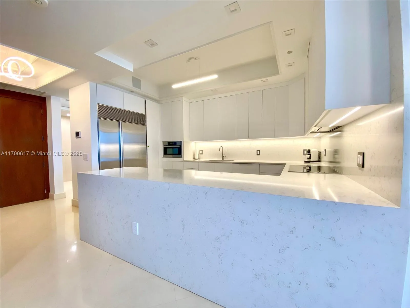2 bedroom 2 bath for sale at 100 S Pointe Dr # 1207, Miami Beach FL 33139