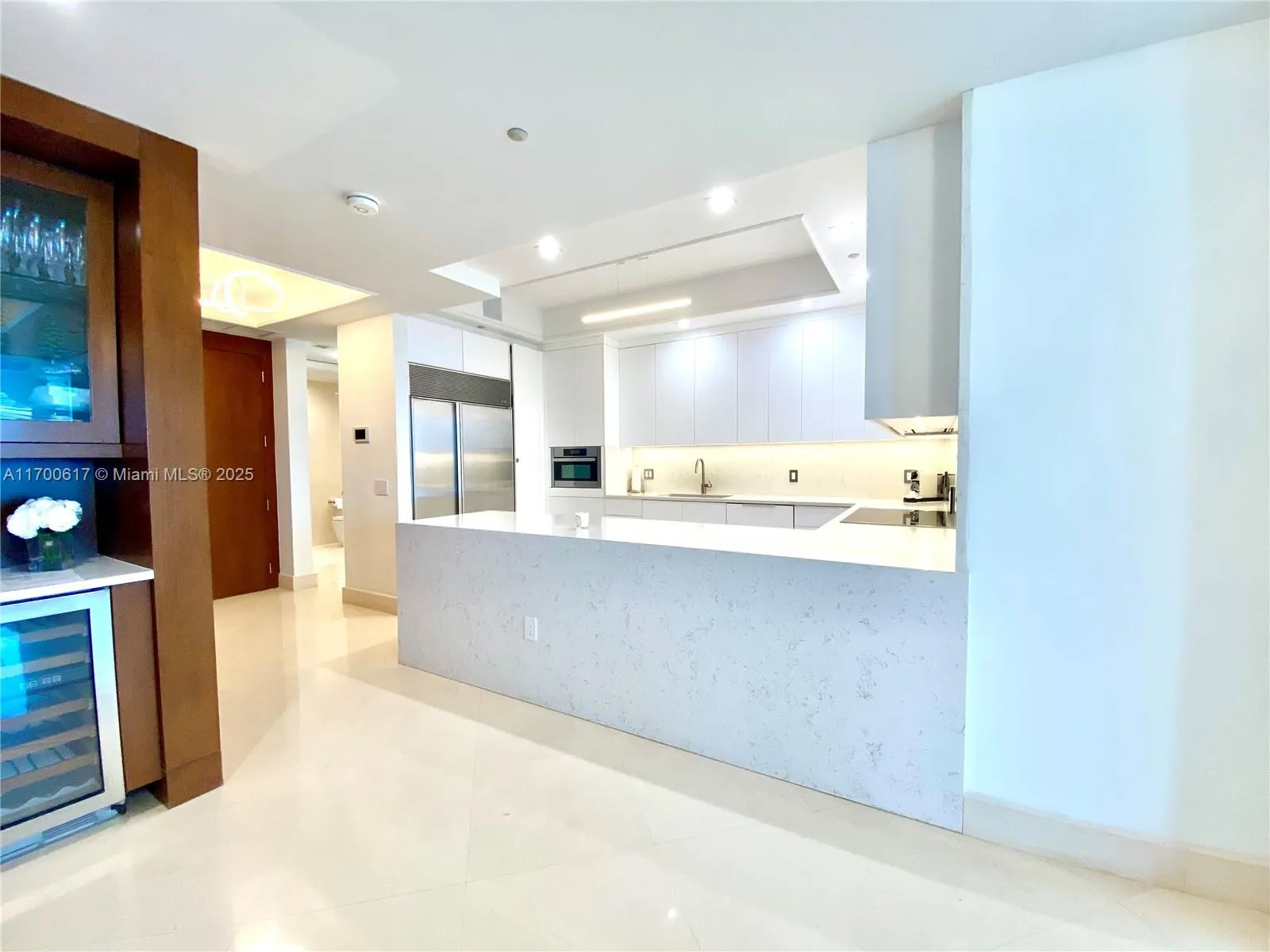 100 S Pointe Dr # 1207, Miami Beach FL 33139