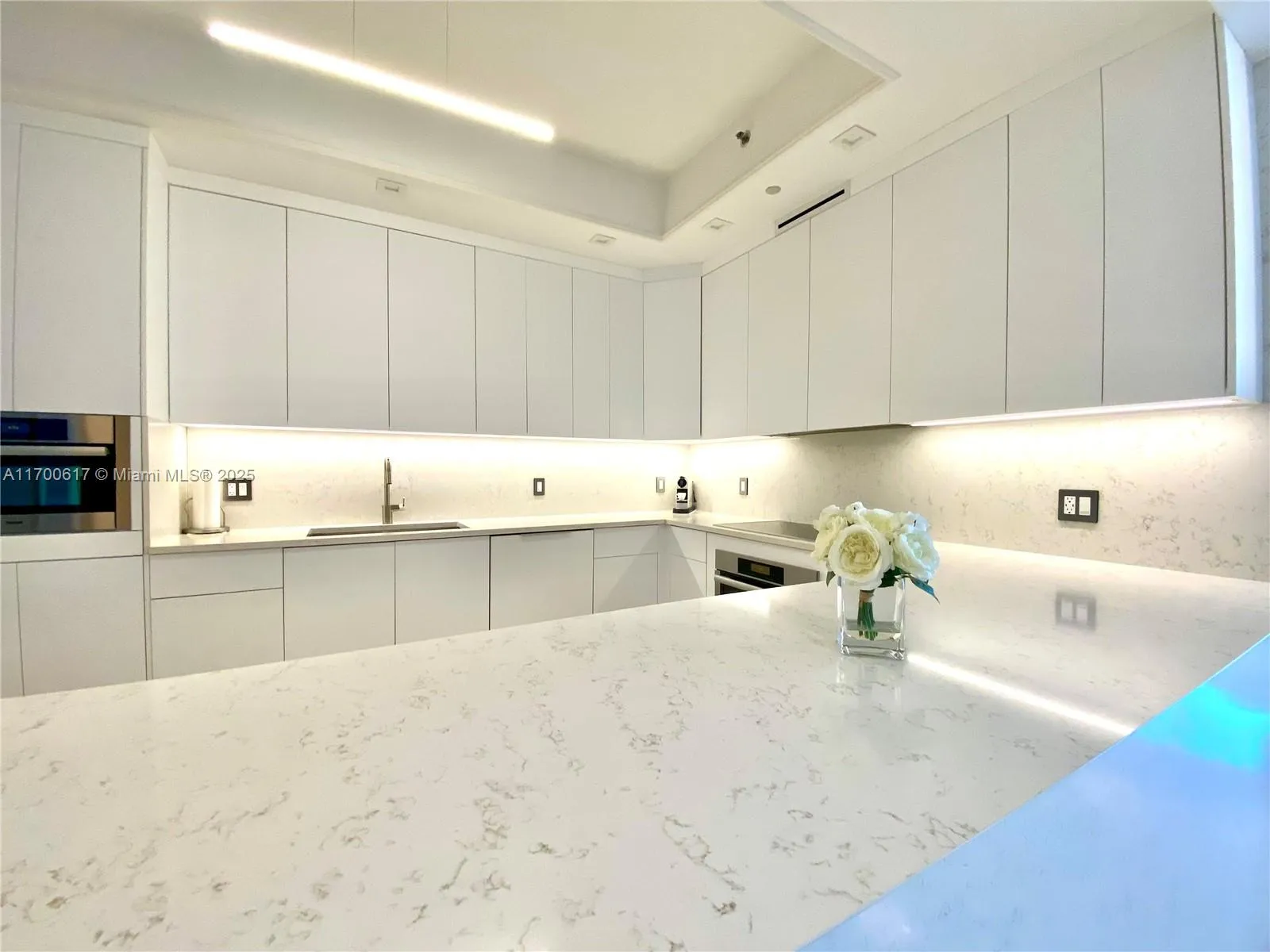 100 S Pointe Dr # 1207, Miami Beach FL 33139