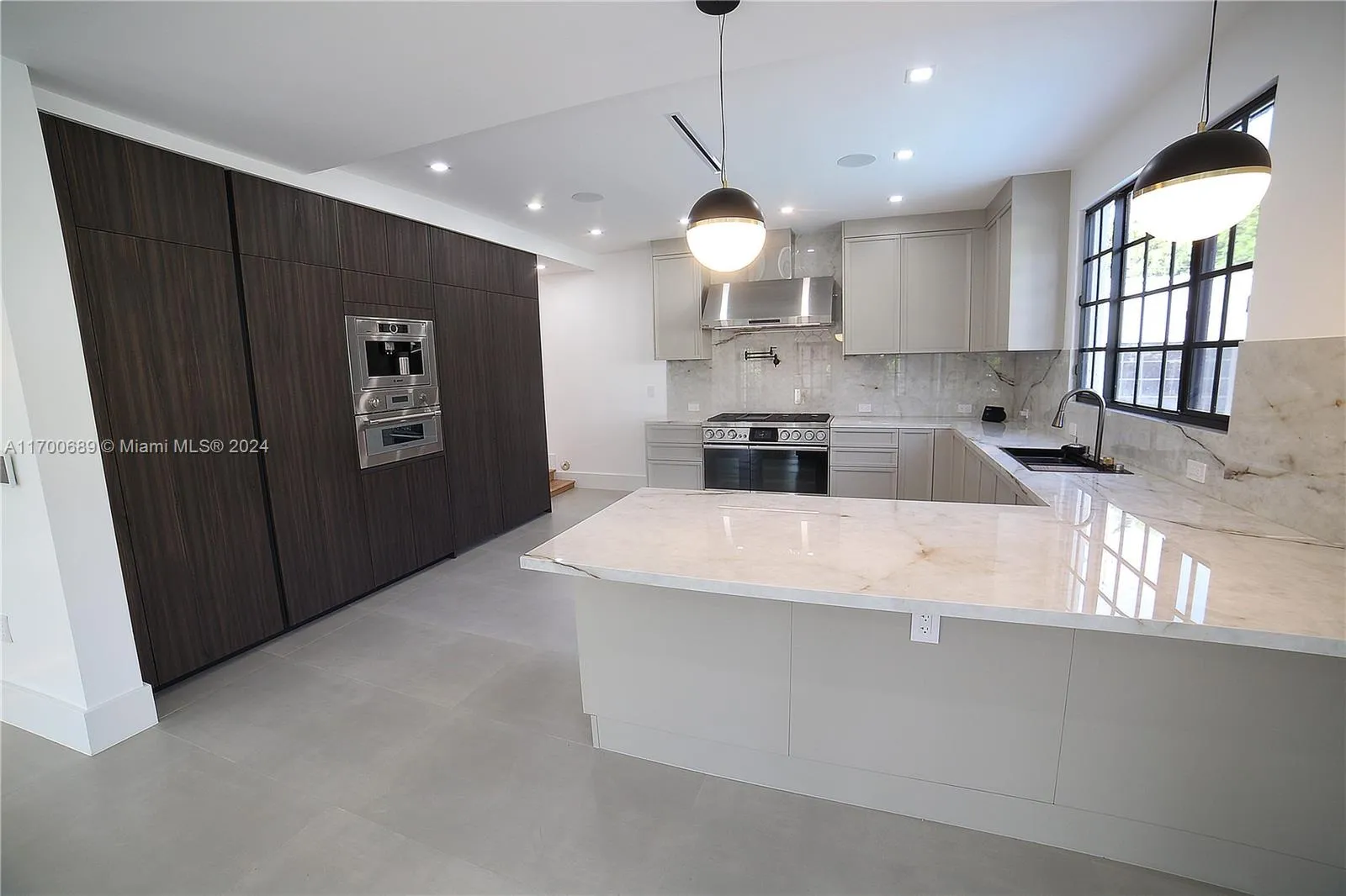 7 bedroom 7 bath for sale at 1345 Hollywood Blvd, Hollywood FL 33019