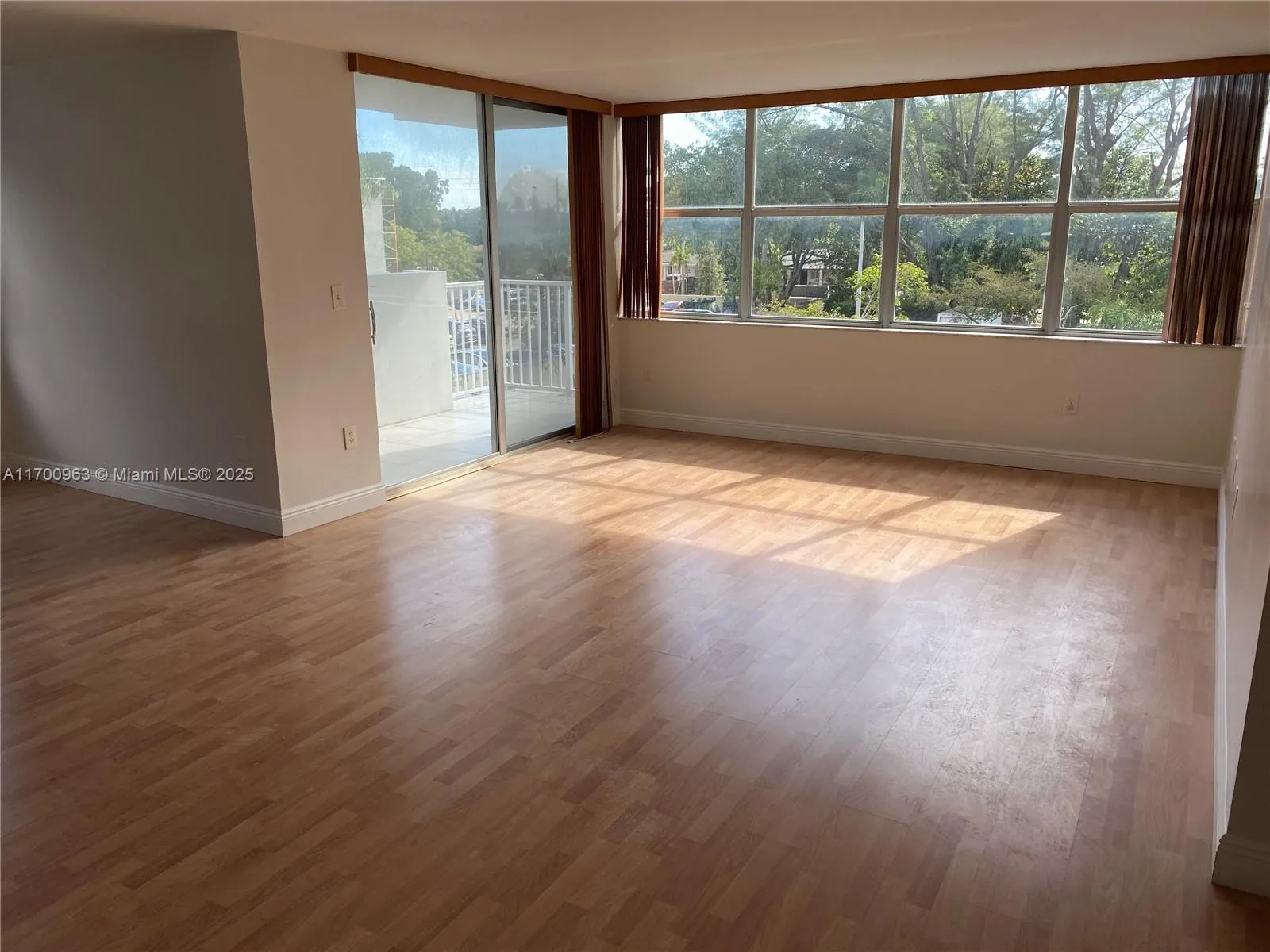 1300 NE Miami Gardens Dr # 307E, Miami FL 33179