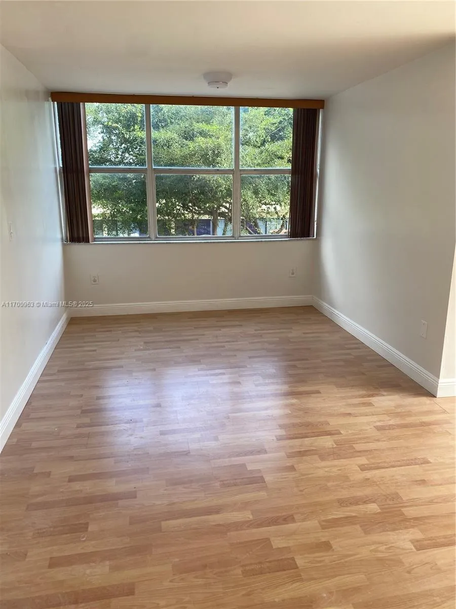 1300 NE Miami Gardens Dr # 307E, Miami FL 33179