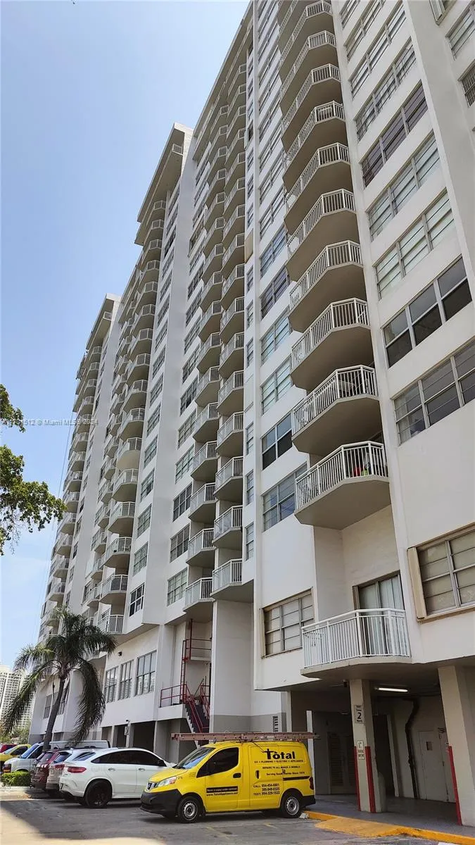 2 bedroom 2 bath for sale at 18061 Biscayne Blvd # 602, Aventura FL 33160