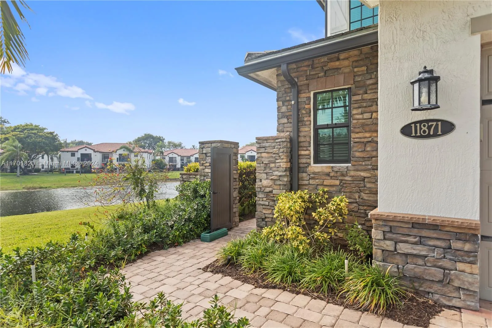 11871 SW 13th Ct, Pembroke Pines FL 33025