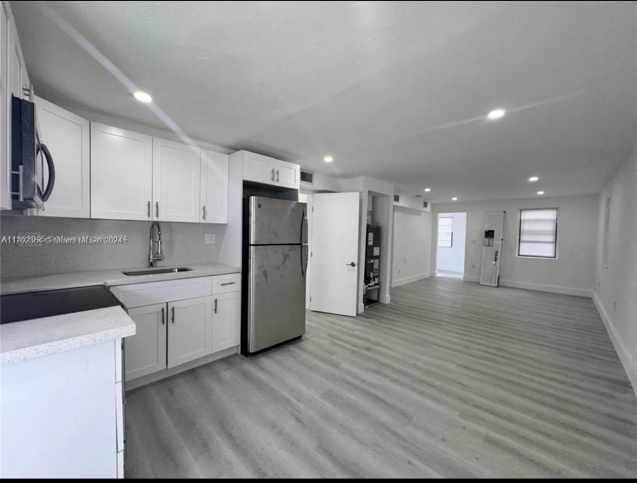 3351 NW 52nd St, Miami FL 33142