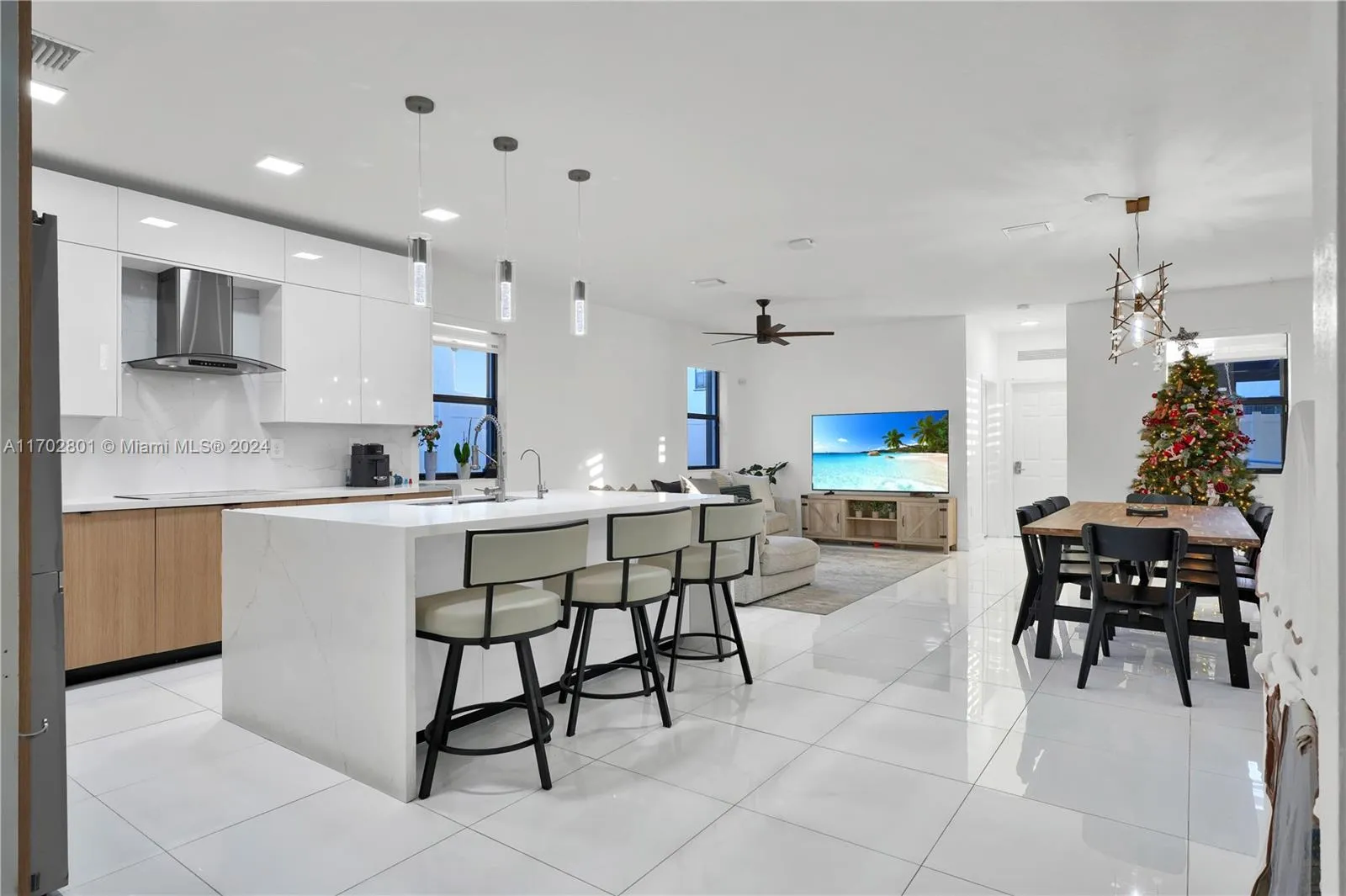 3430 W 108th St, Hialeah FL 33018