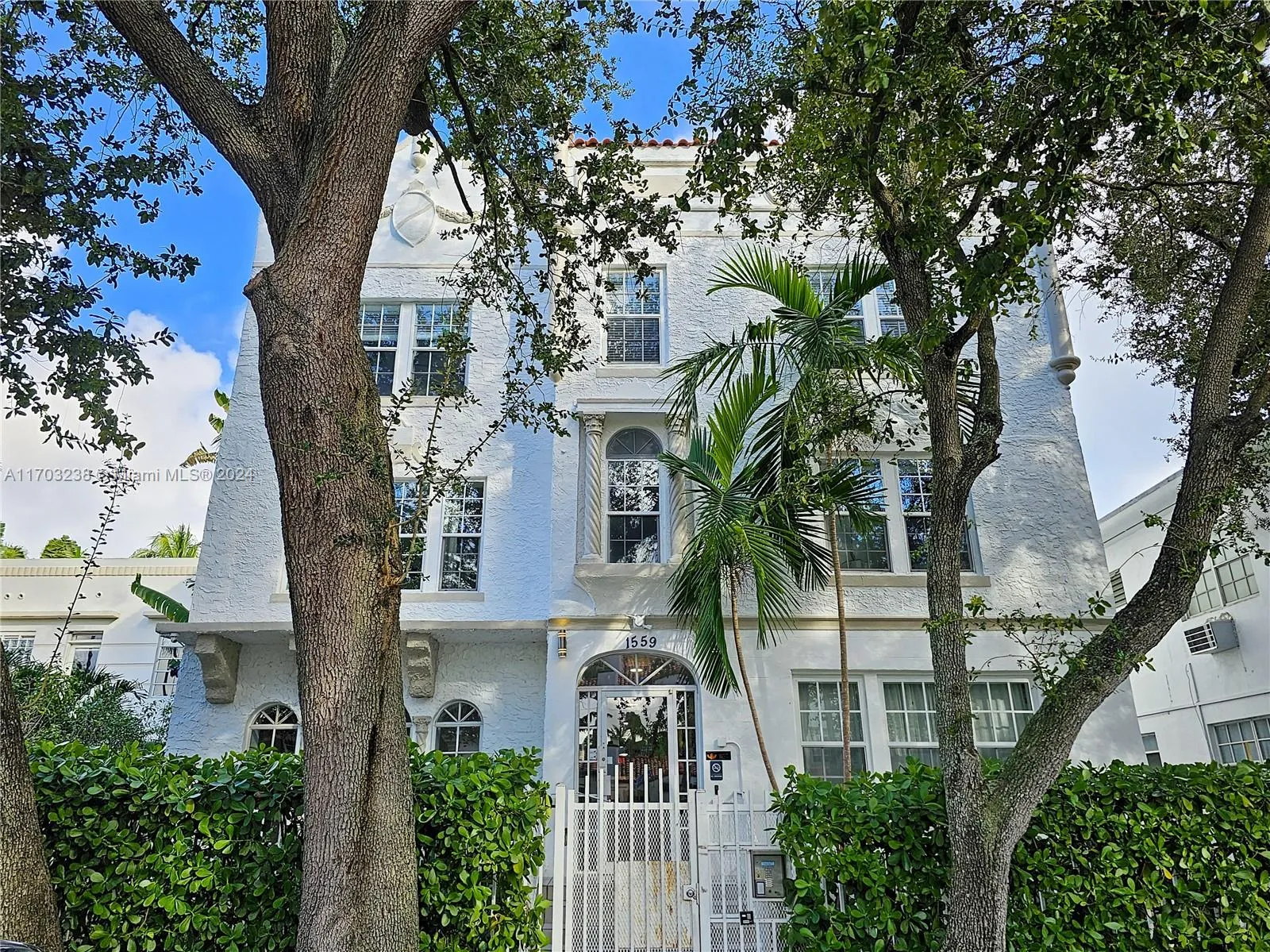 1 bedroom 1 bath for sale at 1559 Michigan Ave # 104, Miami Beach FL 33139