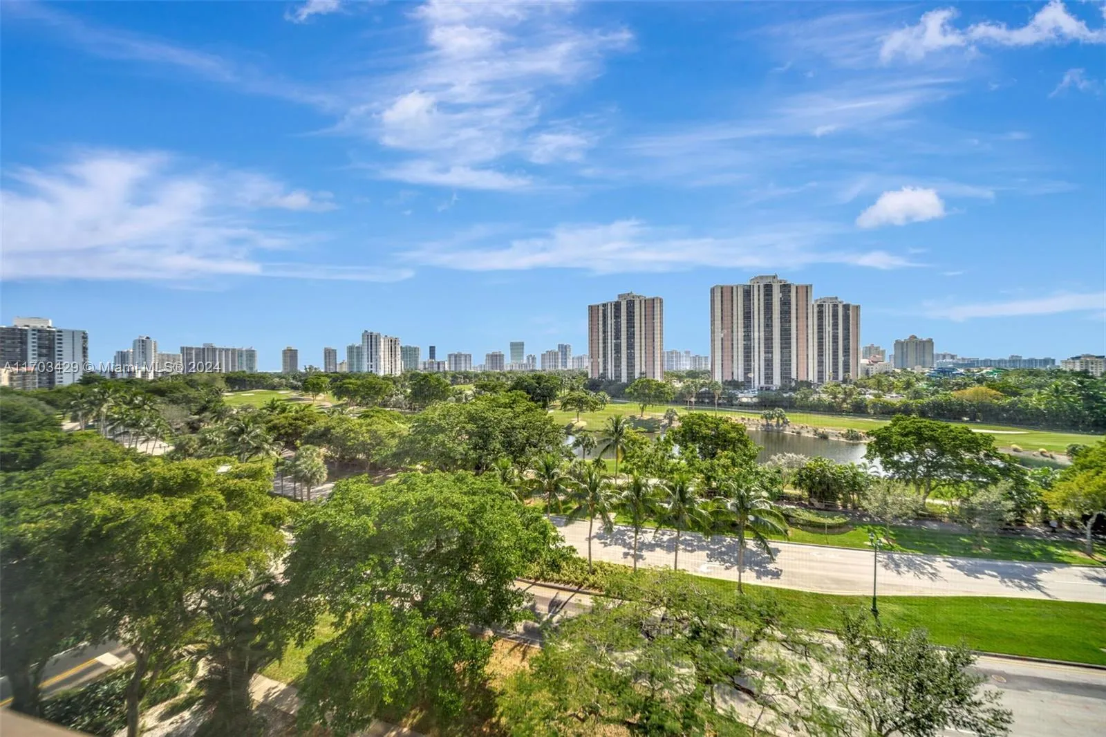 1 bedroom 1 bath for sale at 20500 W Country Club Dr # 817, Aventura FL 33180