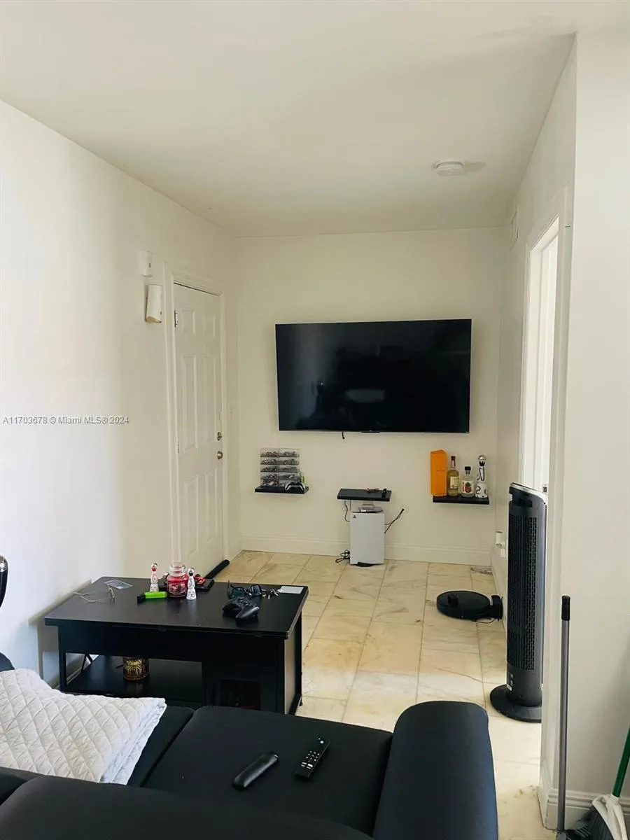 1526 Pennsylvania Ave # 14, Miami Beach FL 33139