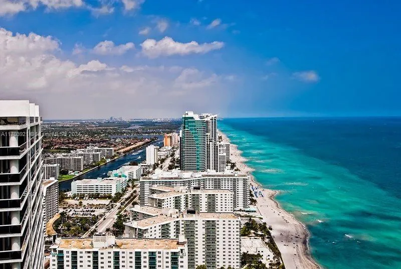 1 bedroom 1 bath for sale at 2200 E Hallandale Beach Blvd # 108, Hallandale Beach FL 33009