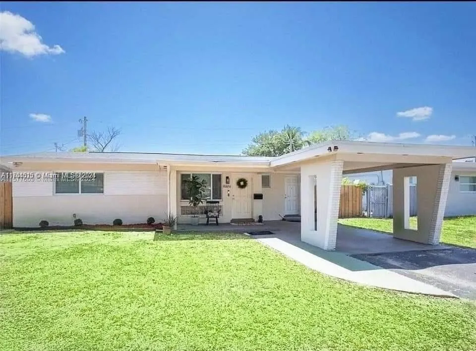 3 bedroom 3 bath for sale at 3324 Wilson St, Hollywood FL 33021
