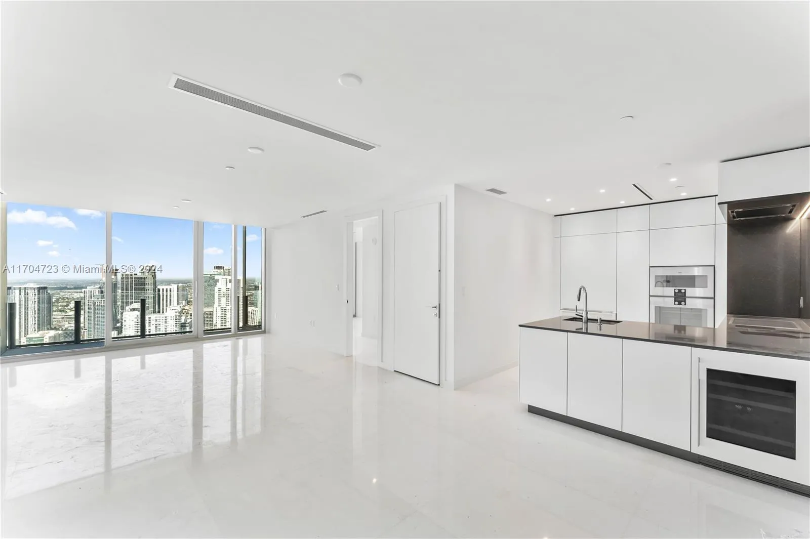 2 bedroom 2 bath for sale at 300 Biscayne Blvd Way # 5209, Miami FL 33131
