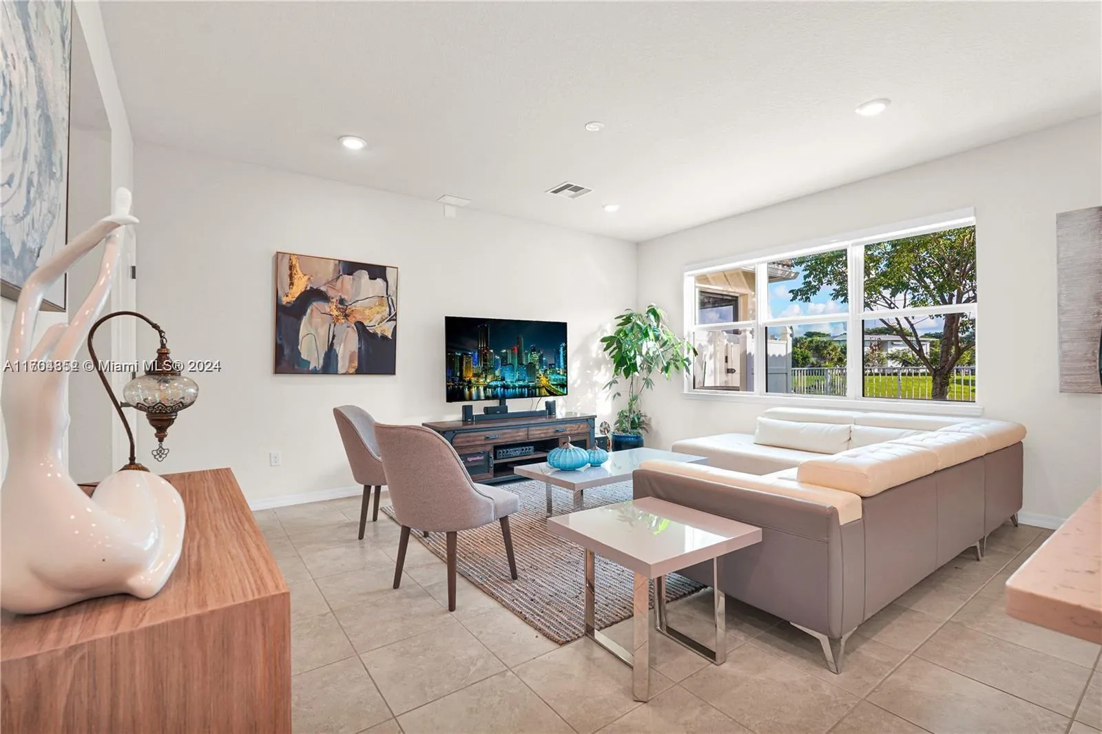 5125 Eucalyptus Dr, Hollywood FL 33021