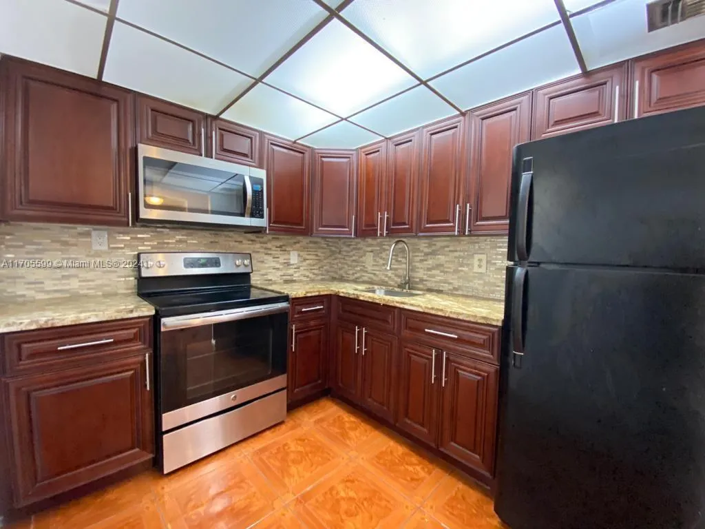 15600 NW 7th Ave # 520, Miami FL 33169