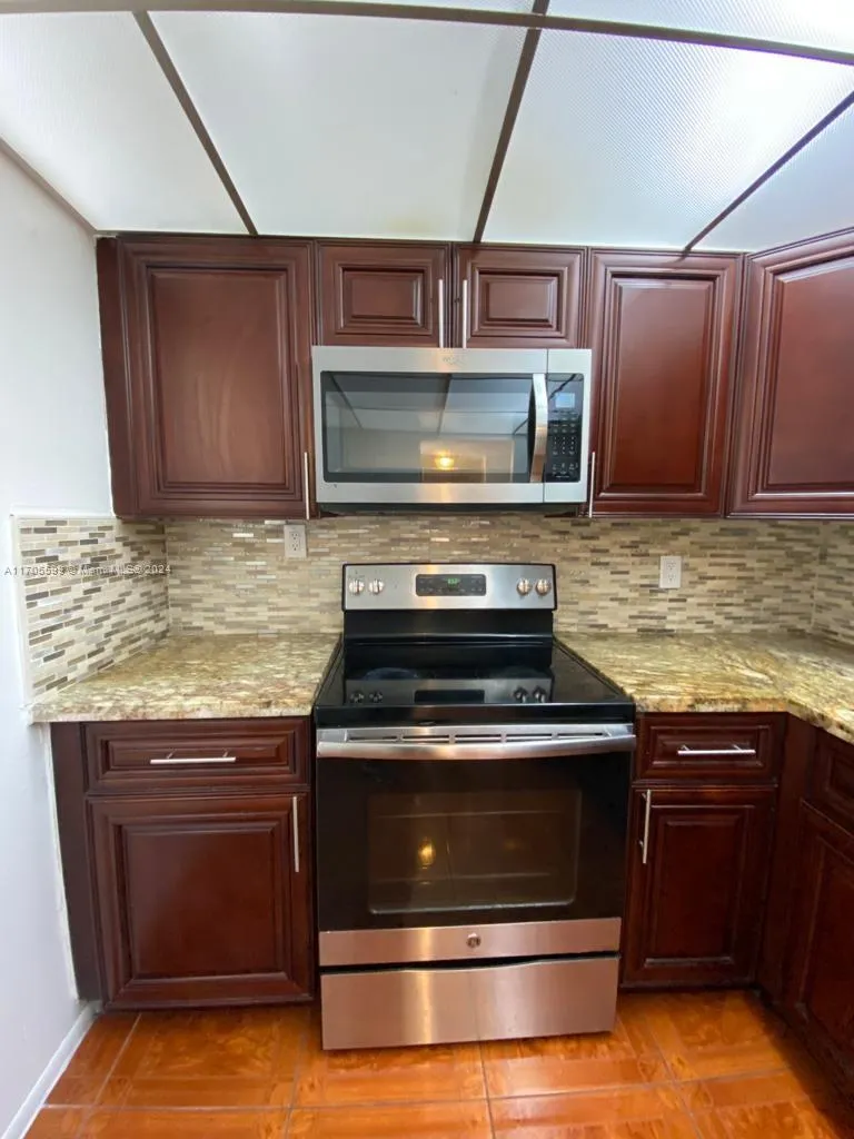 15600 NW 7th Ave # 520, Miami FL 33169