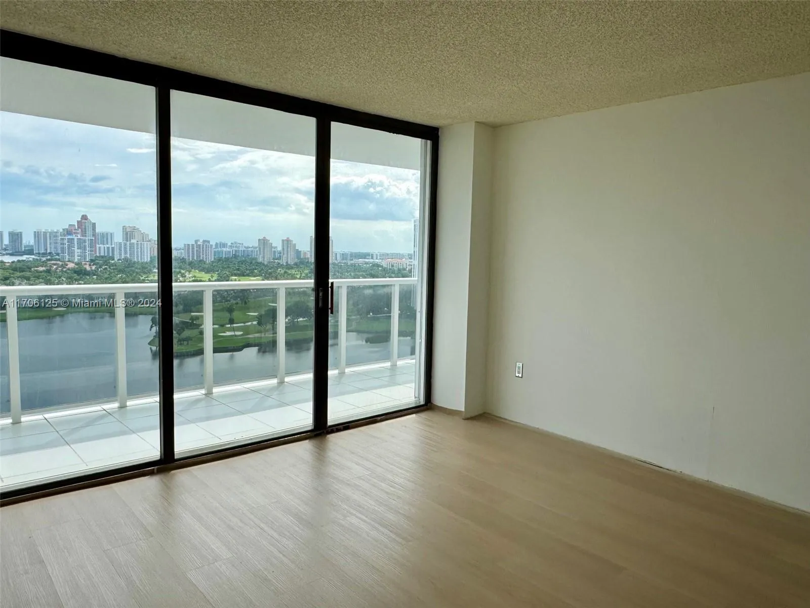 3675 N Country Club Dr # 1905, Aventura FL 33180