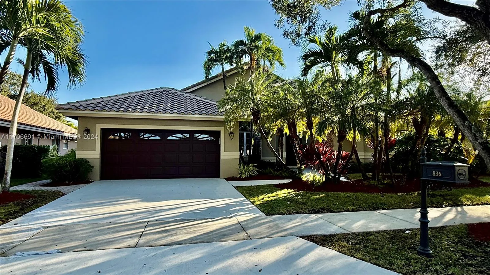 836 Waterview Dr, Weston FL 33326