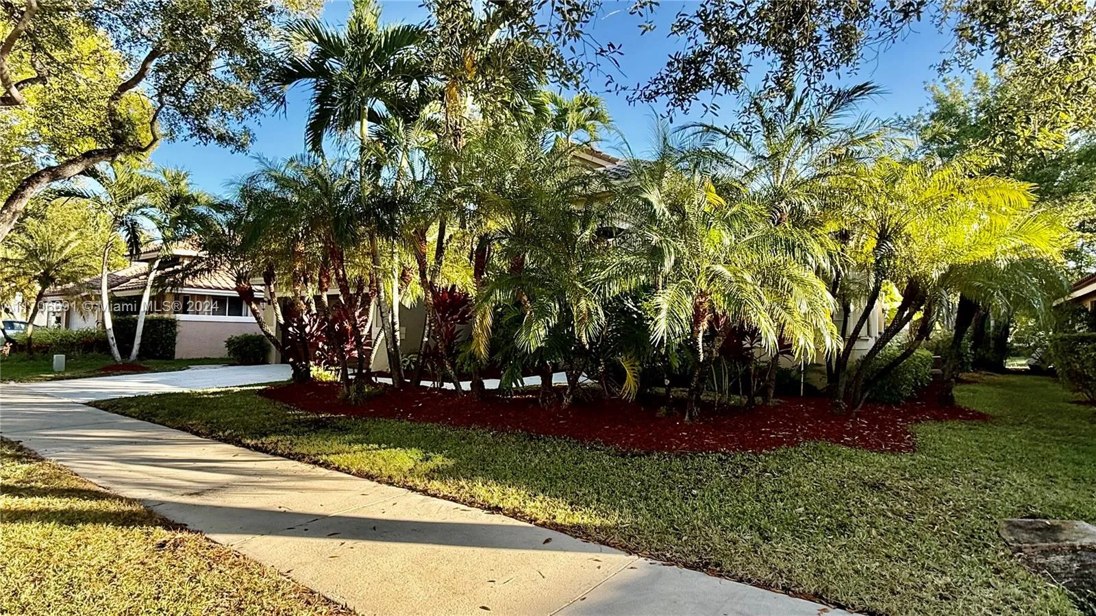 836 Waterview Dr, Weston FL 33326