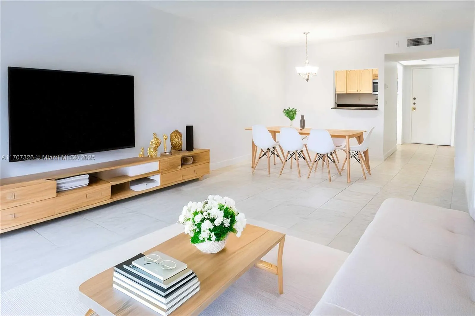 1 bedroom 1 bath for sale at 301 Racquet Club Rd # 307, Weston FL 33326