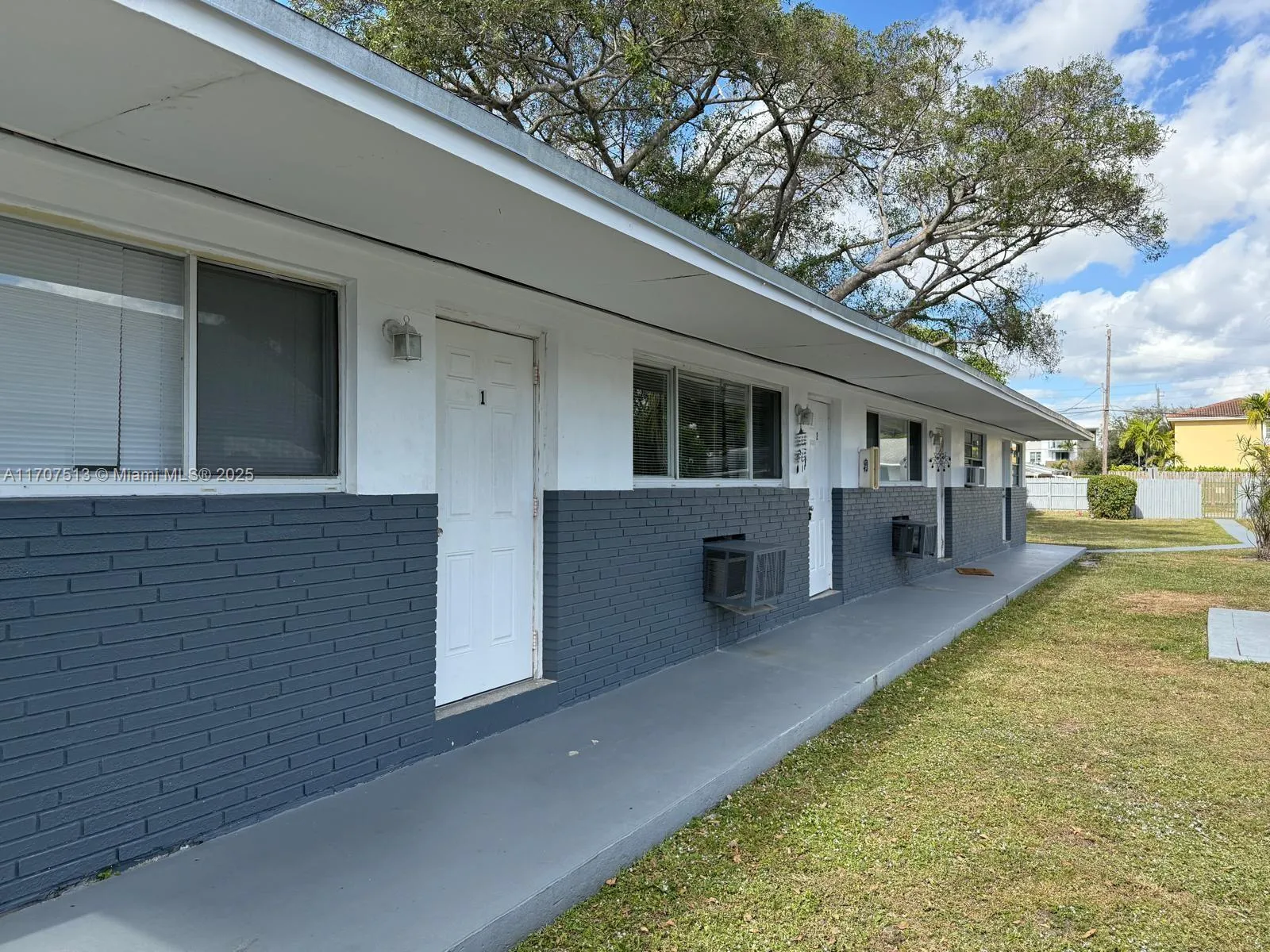 for sale at 319 NE 2nd ST, Hallandale Beach FL 33009