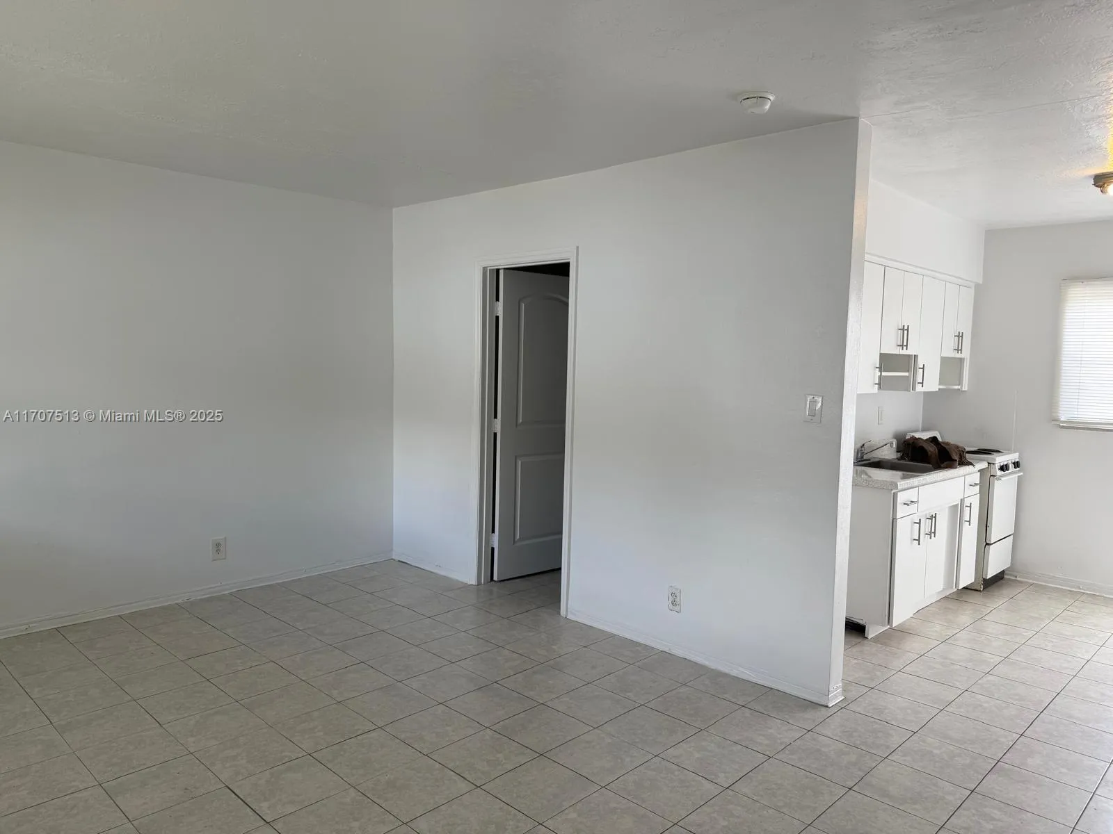 319 NE 2nd ST, Hallandale Beach FL 33009